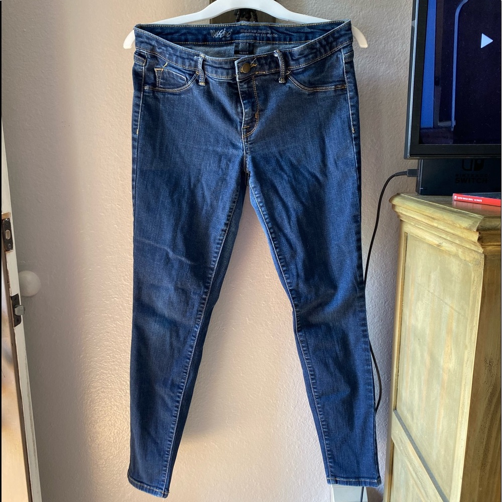 Dark wash denim skinny jeans